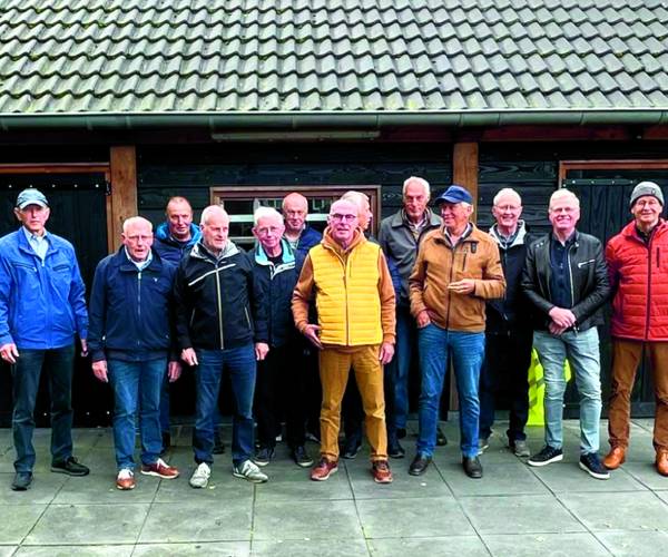 Fietstochtje van onderhoudsploeg van kerkhof Deurningen naar Rossum