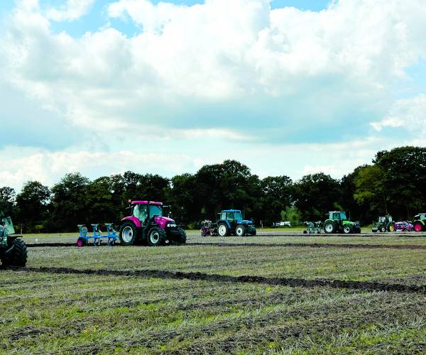 Geslaagde ploegwedstrijden aan de Komiezendijk in Lattrop
