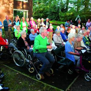 Mariaprocessie bij Zorgcentrum Sint Jozef