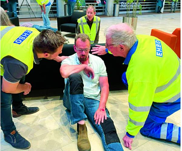 Grote Lotusoefening voor leden van EHBO-vereniging Denekamp