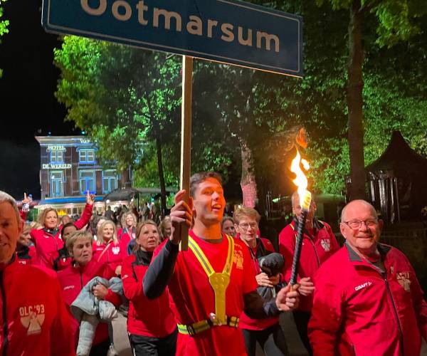 Bevrijdingsvuur overgedragen aan de jongste jeugd van Ootmarsum