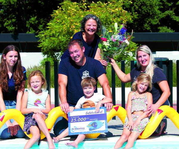 Zwembad de Kuiperberg in Ootmarsum verwelkomt 25.000ste bezoeker