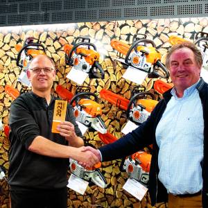 Paus Agroservice Weerselo wint Stihl Dealer Award, voor beste hersteldienst van Nederland