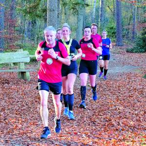 Burgemeester lost startschot maar loopt ook zelf mee bij Springendalloop