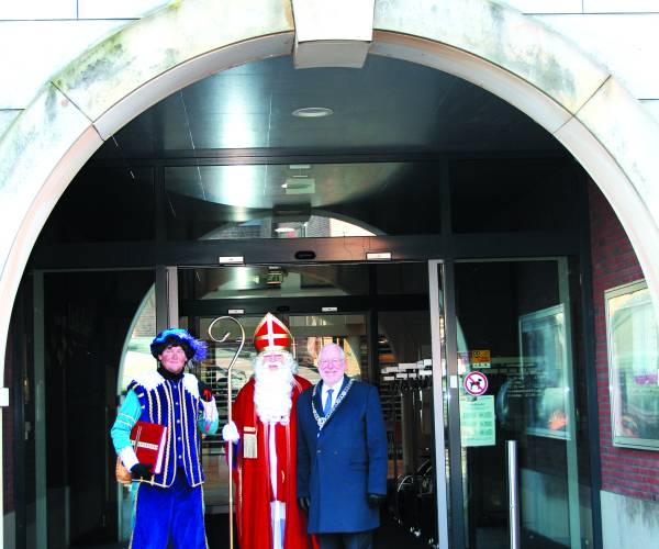 Warm welkom voor Sint Nicolaas en zijn gevolg in gemeente Dinkelland