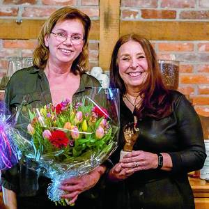 Liesbeth ten Dam uit Beuningen wint de Vrijwilligersprijs 2022