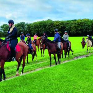 Gezellige en sportieve Hubertusrit LR de Grensruiters en LR de Bergruiters